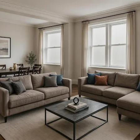 The Den At Dunraven Apartamento